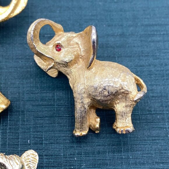 Vtg Gold-Tone Elephant Brooch Set Of 3 With Rhinestone Accents & Textured Design - Picture 4 of 9